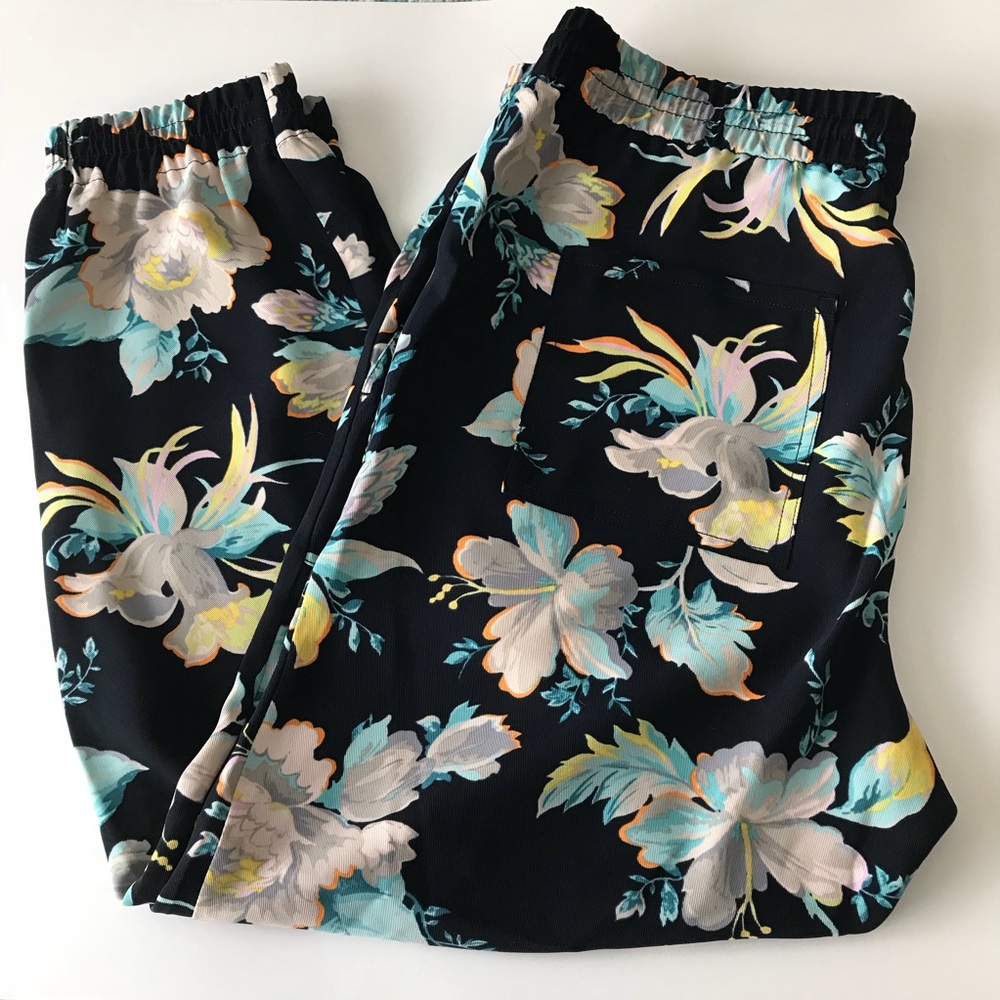 🆕 Ann Taylor floral jogger pant, L